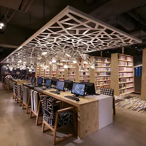 Booth Netcafe & Capsule Hotel a capsule
